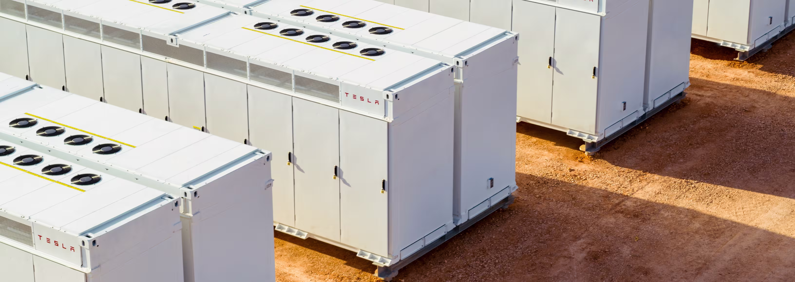 Megapack üniteleri ile endüstriyel enerji depolama sahası